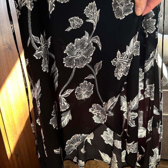 Floor length wrap look dress. - Picture 4 of 4